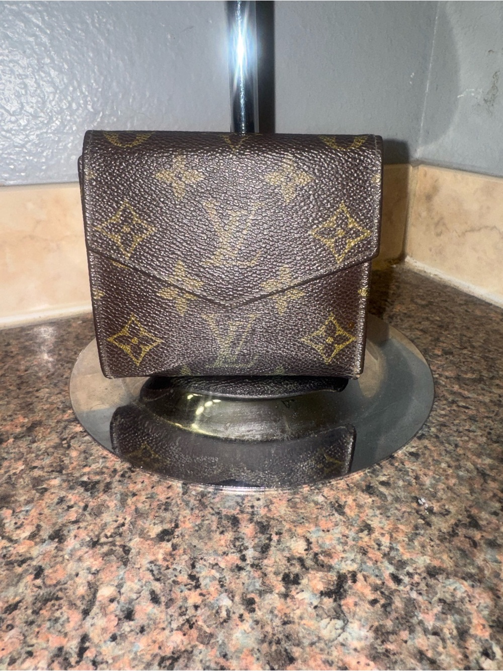 Louis Vuitton authentic vintage Monogram Elise Compact Wallet
